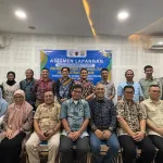 Semangat kebersamaan dan optimisme terpancar dari seluruh civitas akademika dan tim asesor dalam asesmen lapangan akreditasi Program Studi S1 Administrasi Publik FISIP Unhas, menandai langkah pasti menuju capaian unggul dan reputasi akademik berkelas dunia. (Foto: Dok.Pribadi).